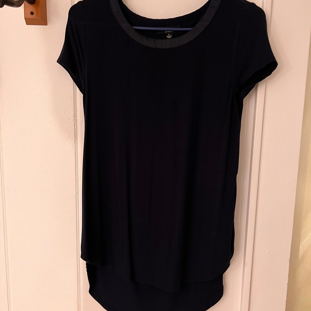 Dark blue with satin trim neckline. Very comfortable and stylish.